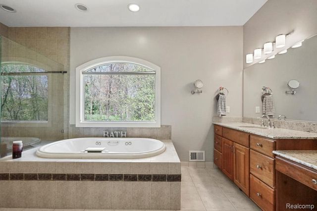 1293 HUNTCLIFF Court, Milford Charter Township, MI 48380