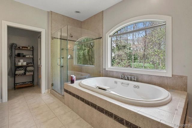 1293 HUNTCLIFF Court, Milford Charter Township, MI 48380