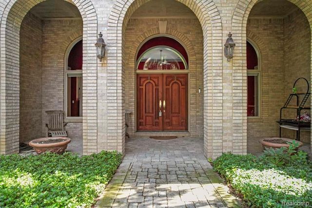 1293 HUNTCLIFF Court, Milford Charter Township, MI 48380