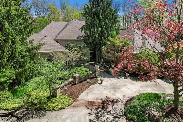 1293 HUNTCLIFF Court, Milford Charter Township, MI 48380