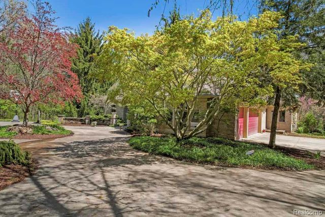 1293 HUNTCLIFF Court, Milford Charter Township, MI 48380