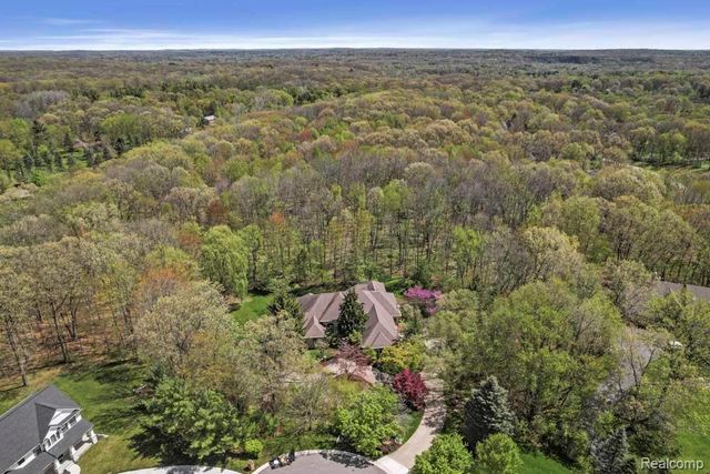 1293 HUNTCLIFF Court, Milford Charter Township, MI 48380