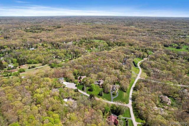 1293 HUNTCLIFF Court, Milford Charter Township, MI 48380