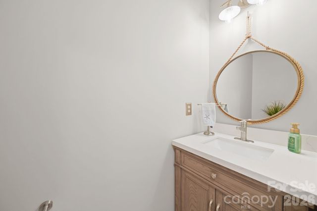 2527 Heathershire Lane, Matthews, NC 28105