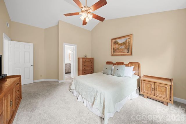 2527 Heathershire Lane, Matthews, NC 28105