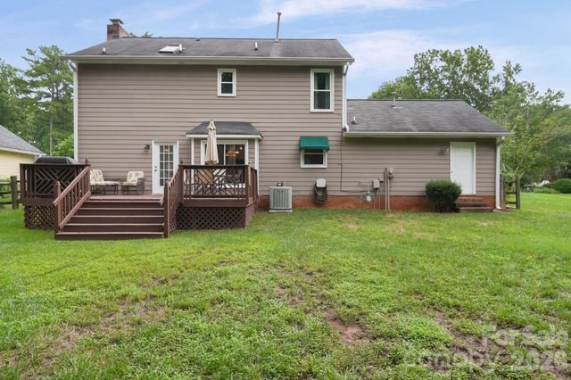 2527 Heathershire Lane, Matthews, NC 28105
