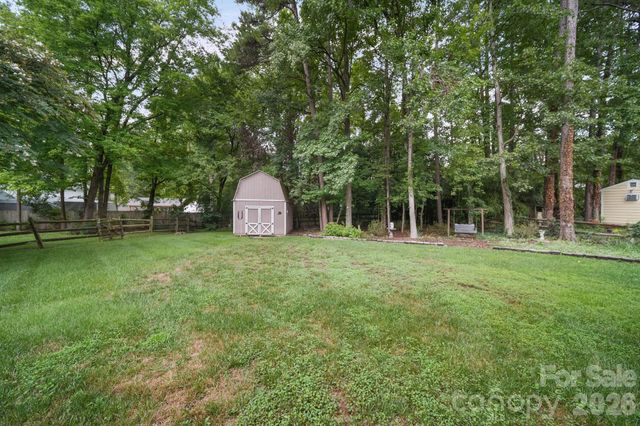 2527 Heathershire Lane, Matthews, NC 28105