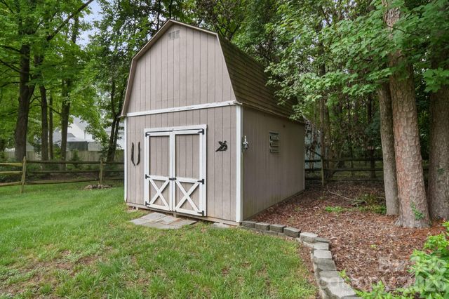 2527 Heathershire Lane, Matthews, NC 28105
