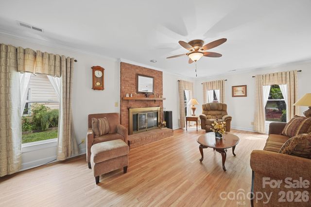 2527 Heathershire Lane, Matthews, NC 28105