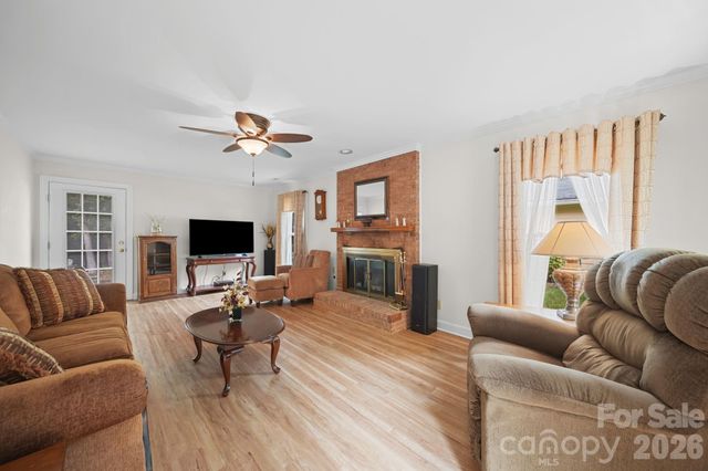 2527 Heathershire Lane, Matthews, NC 28105
