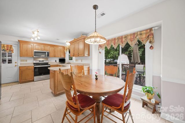 2527 Heathershire Lane, Matthews, NC 28105
