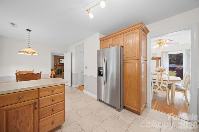 2527 Heathershire Lane, Matthews, NC 28105