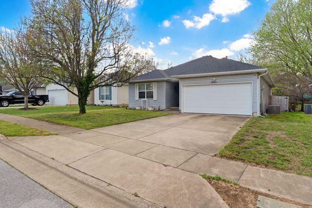 2523 N Rogers Avenue, Springfield, MO 65803