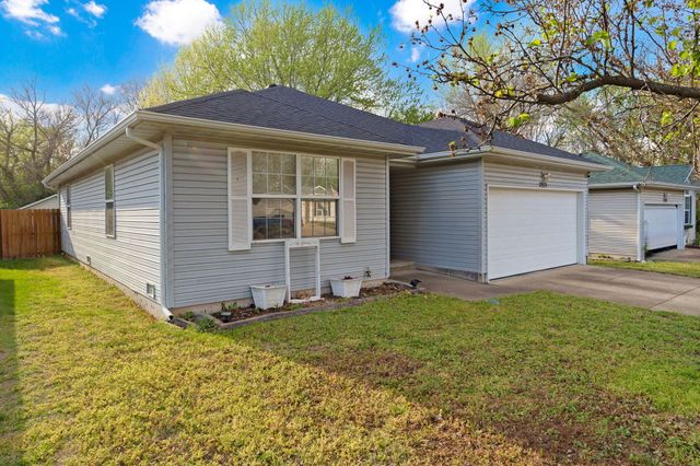 2523 N Rogers Avenue, Springfield, MO 65803