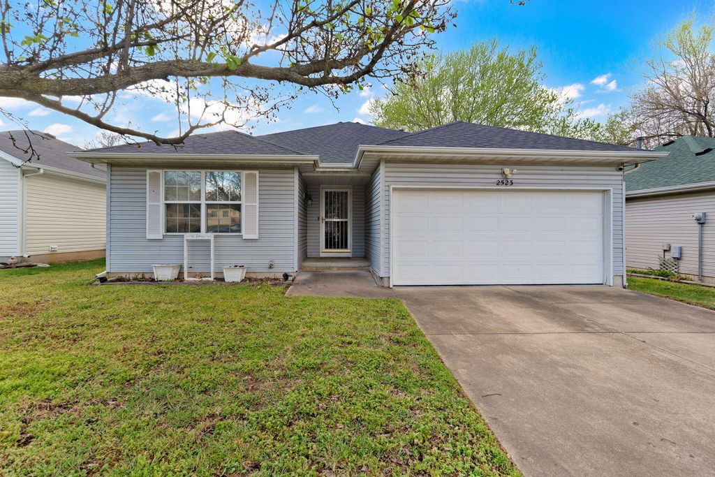 2523 N Rogers Avenue, Springfield, MO 65803