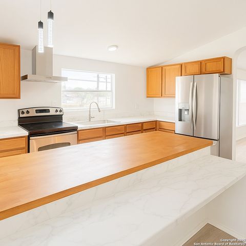 4207 Waterwood Pass, Elmendorf, TX 78112