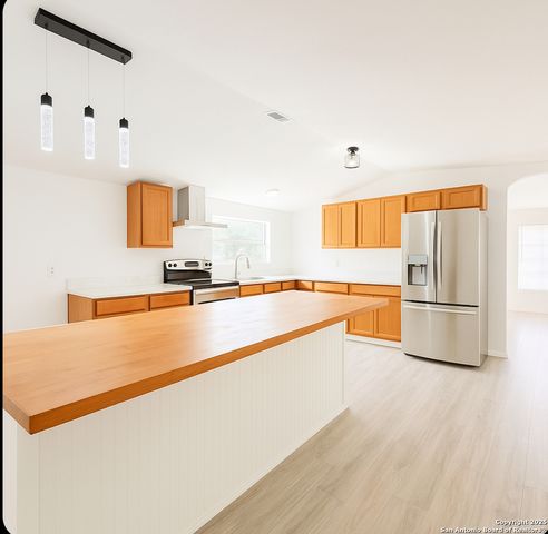 4207 Waterwood Pass, Elmendorf, TX 78112