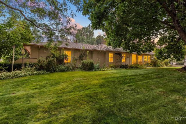 3011 E Rivernest Dr, Boise, ID 83706