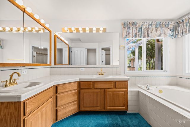 3011 E Rivernest Dr, Boise, ID 83706
