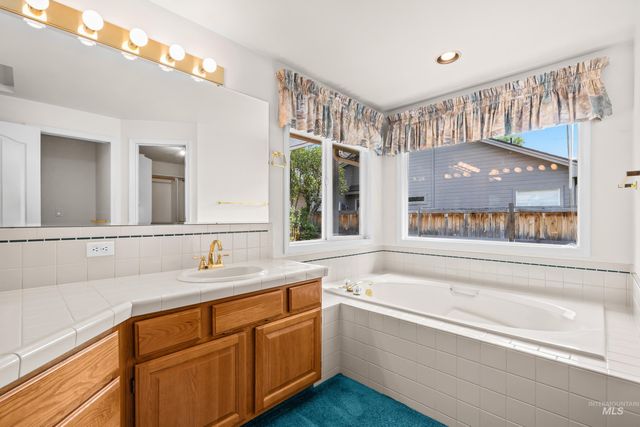 3011 E Rivernest Dr, Boise, ID 83706