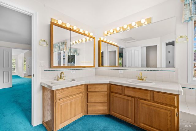 3011 E Rivernest Dr, Boise, ID 83706