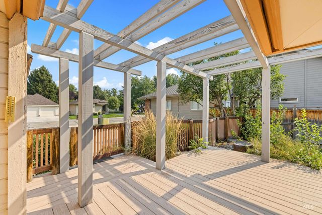 3011 E Rivernest Dr, Boise, ID 83706