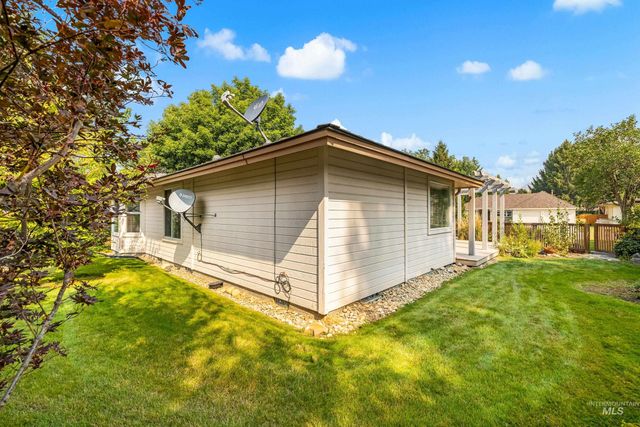 3011 E Rivernest Dr, Boise, ID 83706