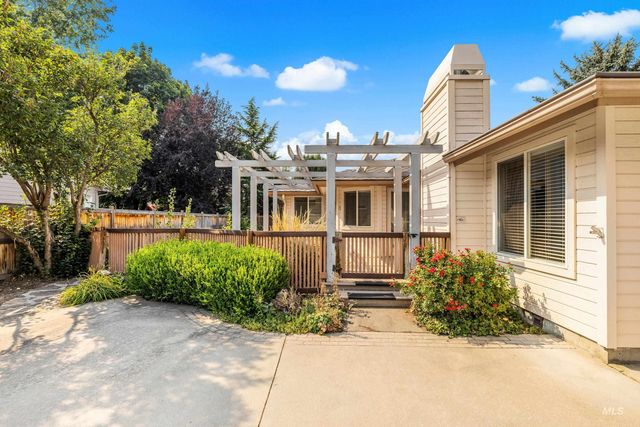3011 E Rivernest Dr, Boise, ID 83706