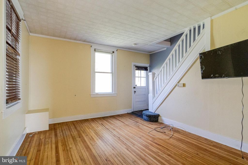 Image 8 of property listing at 8421 OLD HARFORD, Parkville, MD 21234