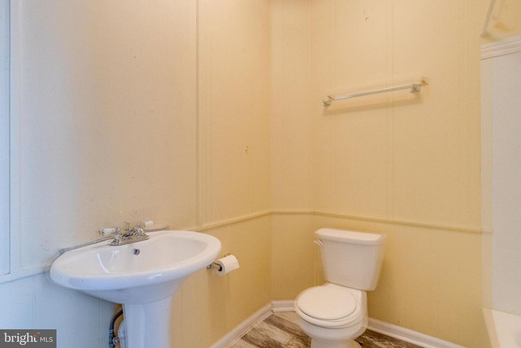 Image 19 of property listing at 8421 OLD HARFORD, Parkville, MD 21234