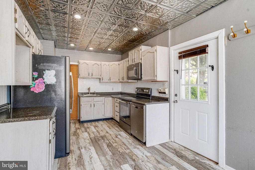 Image 22 of property listing at 8421 OLD HARFORD, Parkville, MD 21234