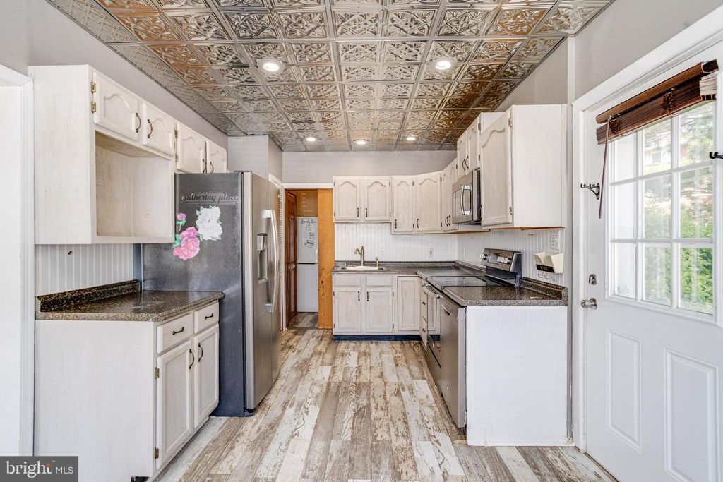 Image 23 of property listing at 8421 OLD HARFORD, Parkville, MD 21234