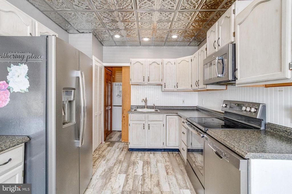 Image 25 of property listing at 8421 OLD HARFORD, Parkville, MD 21234