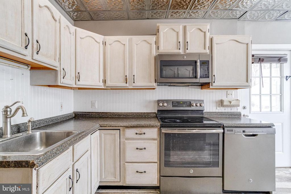 Image 26 of property listing at 8421 OLD HARFORD, Parkville, MD 21234