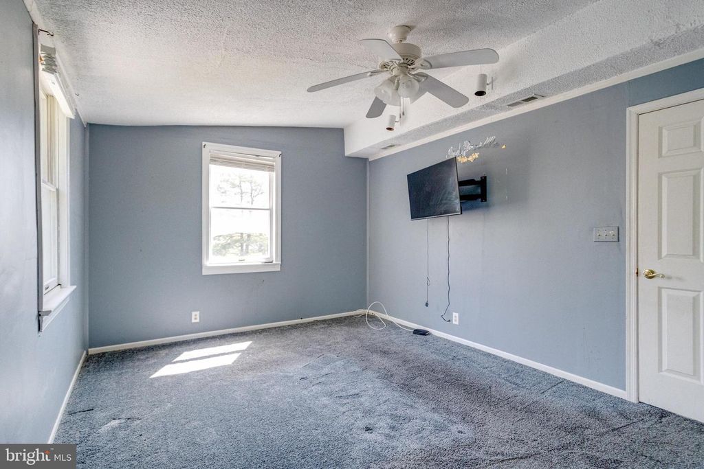 Image 37 of property listing at 8421 OLD HARFORD, Parkville, MD 21234