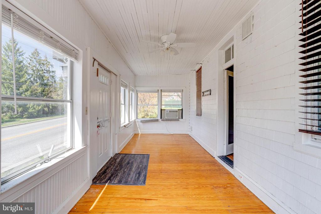 Image 4 of property listing at 8421 OLD HARFORD, Parkville, MD 21234