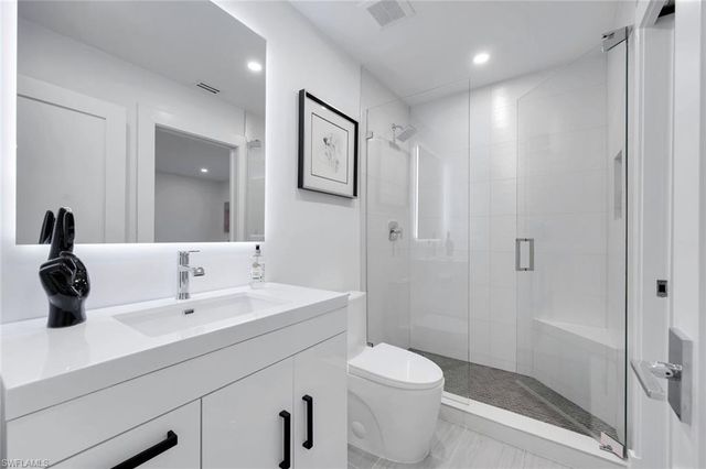 10002 Vanderbilt DR, Naples, FL 34108