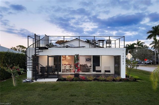 10002 Vanderbilt DR, Naples, FL 34108