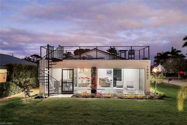 10002 Vanderbilt DR, Naples, FL 34108