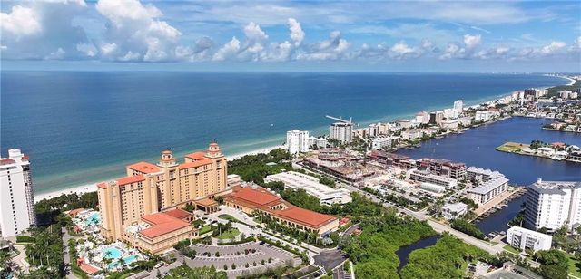 10002 Vanderbilt DR, Naples, FL 34108