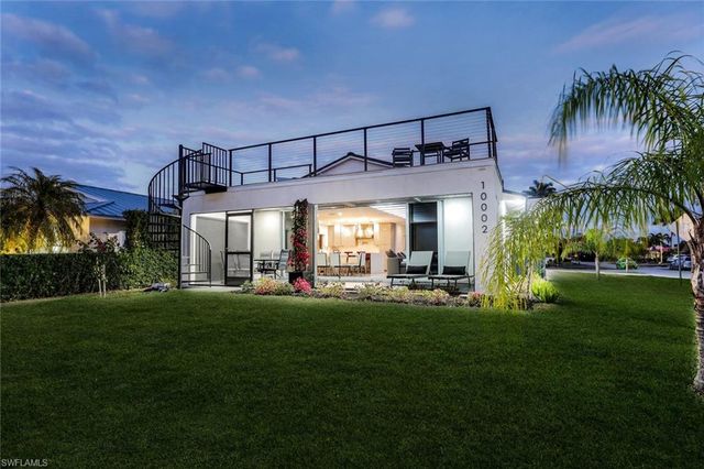 10002 Vanderbilt DR, Naples, FL 34108