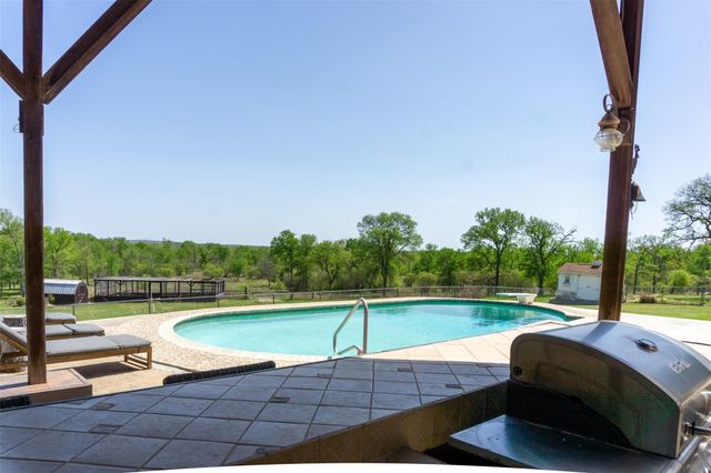 4530 Fm 86, Luling, TX 78648