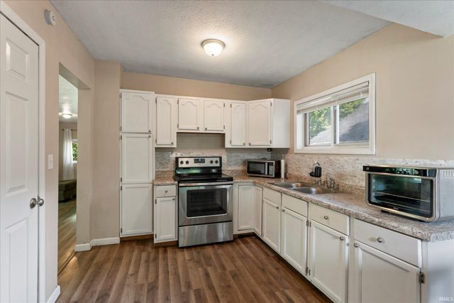 1218 Kinyon Street, South Bend, IN 46616