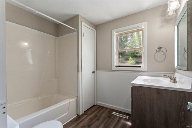 1218 Kinyon Street, South Bend, IN 46616