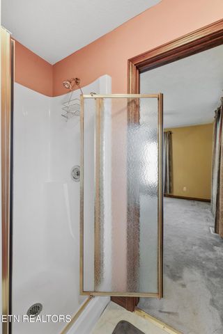 235 Davidson Hollow Rd, Heiskell, TN 37754