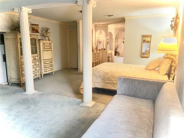 909 Overhill Drive, Bedford, TX 76022