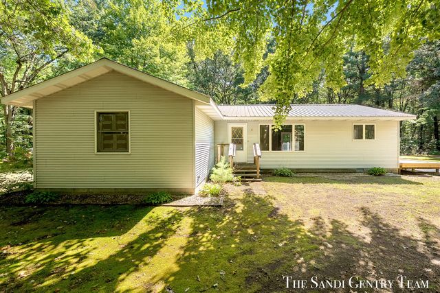 4536 Dalson Road, Twin Lake, MI 49457