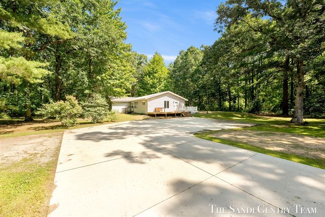 4536 Dalson Road, Twin Lake, MI 49457