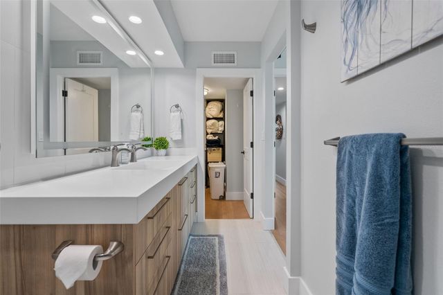 1050 LONGBOAT CLUB ROAD 901, Longboat Key, FL 34228