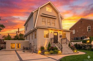 19 6th Street, New Hyde Park, NY 11040